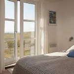 Awesome In With 2 Bedrooms And Wifi