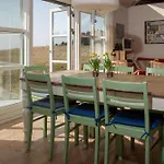 Awesome In With 2 Bedrooms And Wifi Casa vacanze *