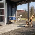 Casa vacanze Awesome In With 2 Bedrooms And Wifi *
